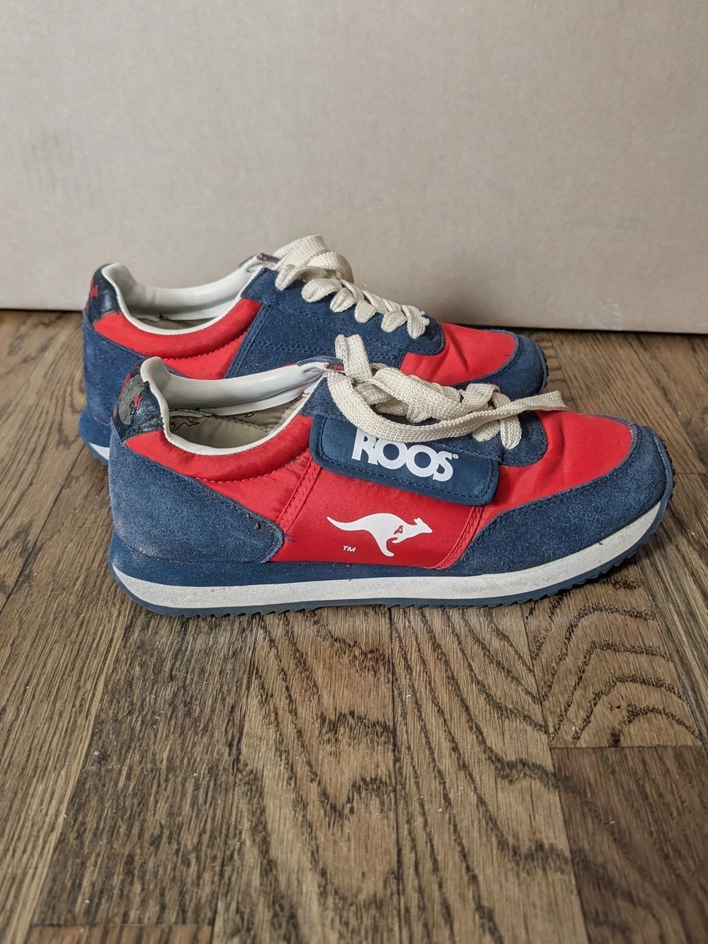 Vintage KangaROOS Women's Red & Navy Lace-Up Sneakers Size 7